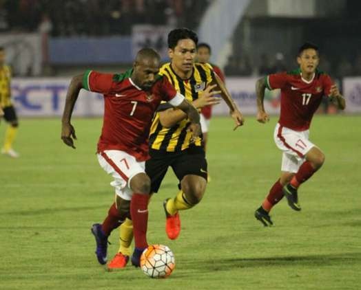 Tuyen Malaysia that bai 0-3 truoc Indonesia hinh anh
