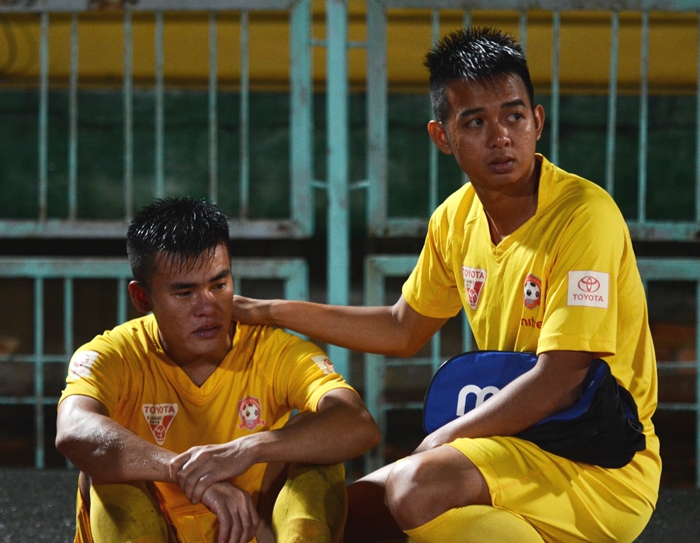 Cau thu Hai Phong mung vui roi bat khoc vi mat ngoi dau hinh anh