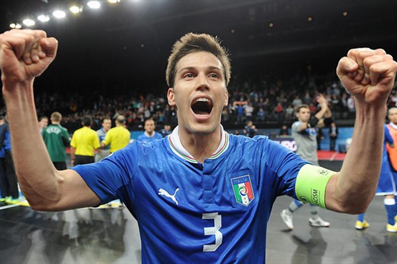 Tuyen futsal Italy khong nuong chan khi gap Viet Nam hinh anh