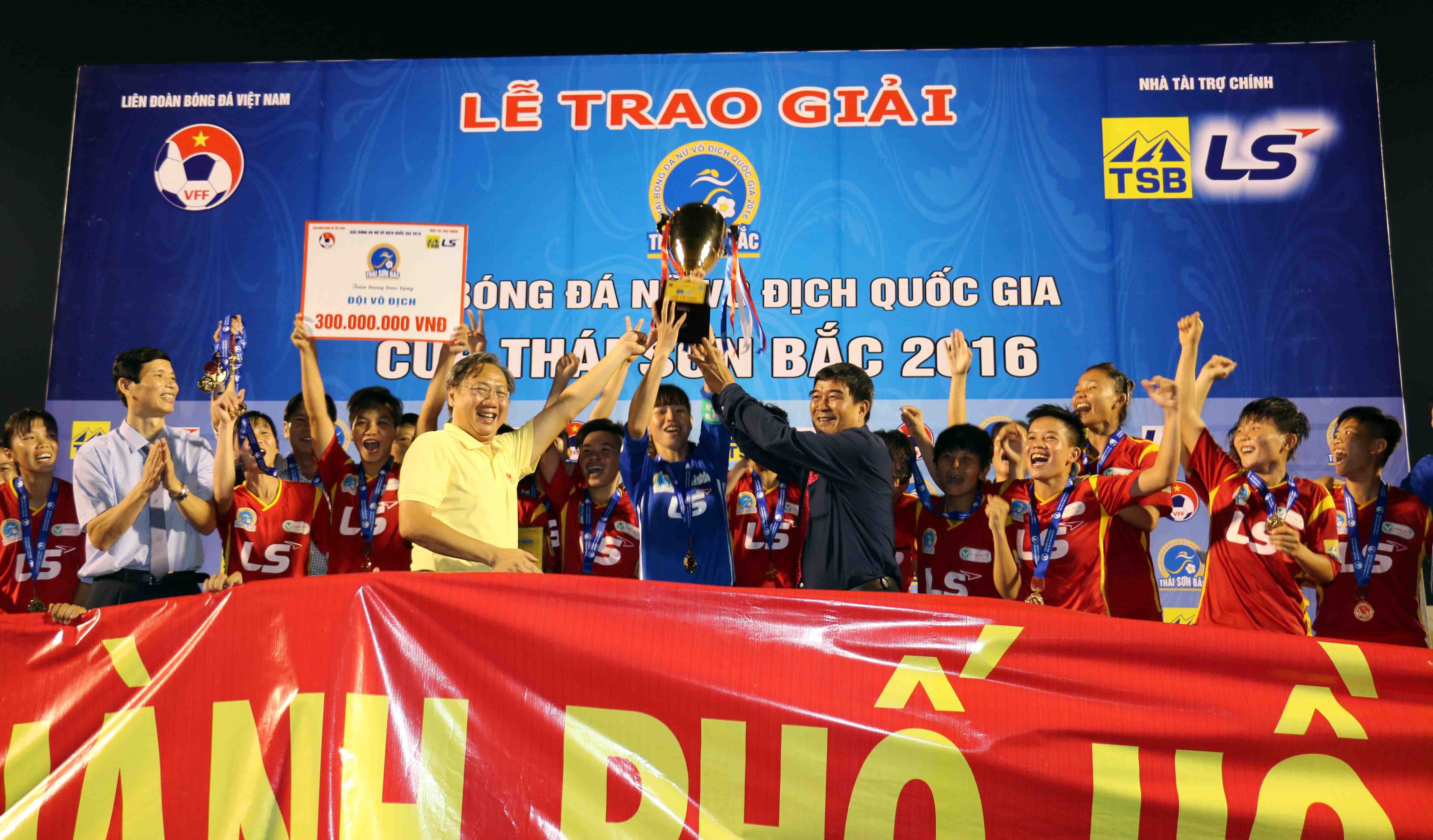 TP.HCM I dang quang giai bong da nu quoc gia 2016 hinh anh