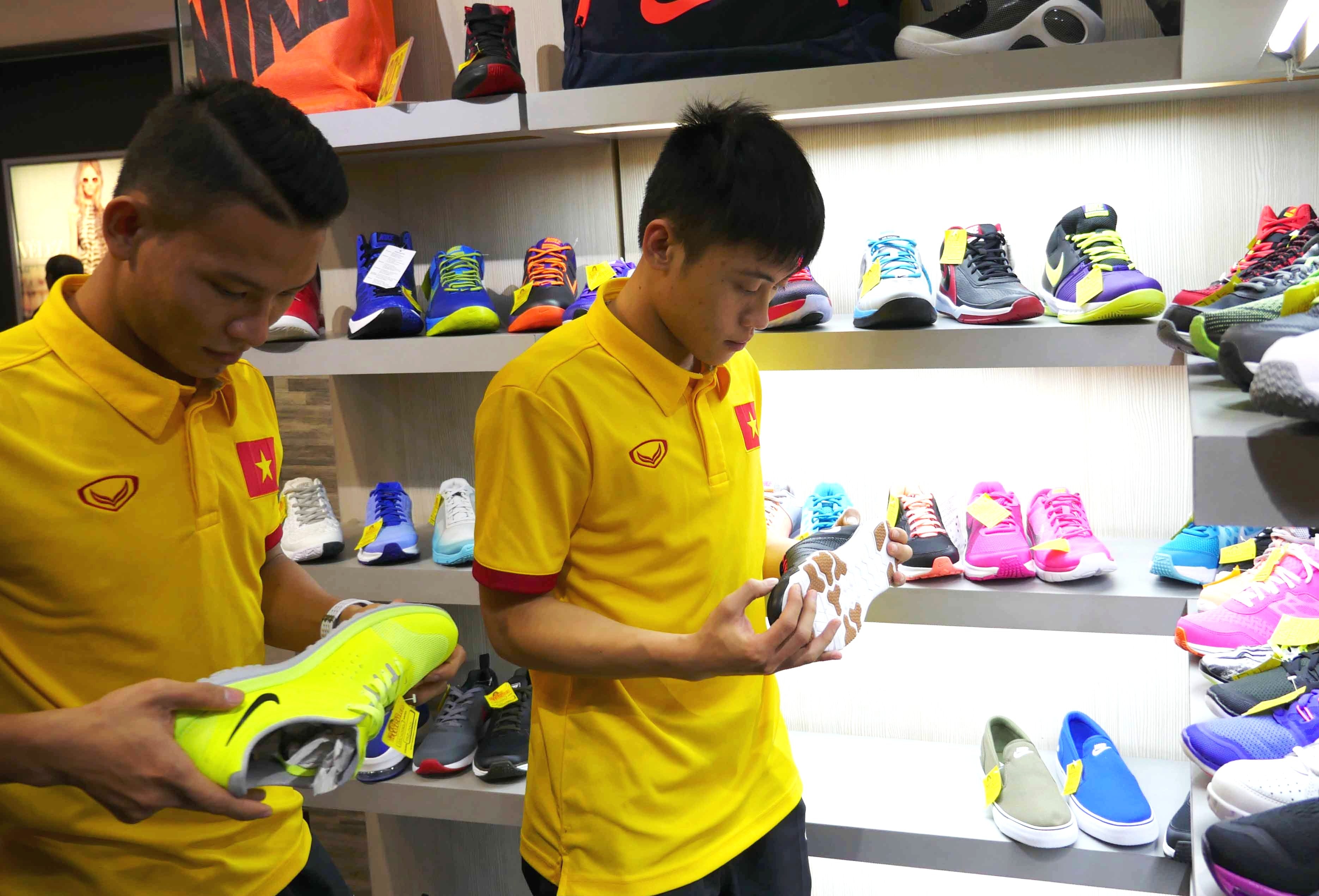 Tuyen futsal Viet Nam di mua sam cho gap Nga o vong 1/8 hinh anh