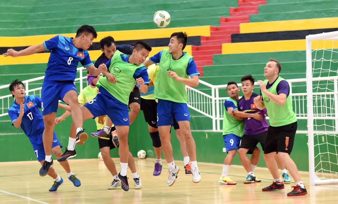 Tuyen futsal Viet Nam gap Nga anh 1