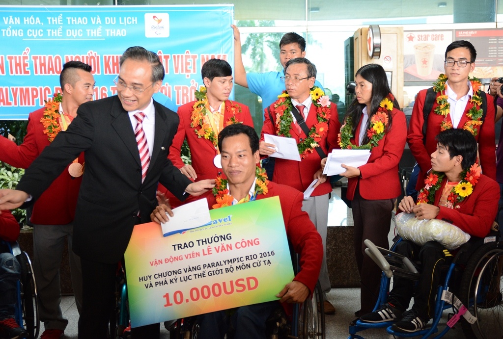 Le Van Cong tro ve anh 5