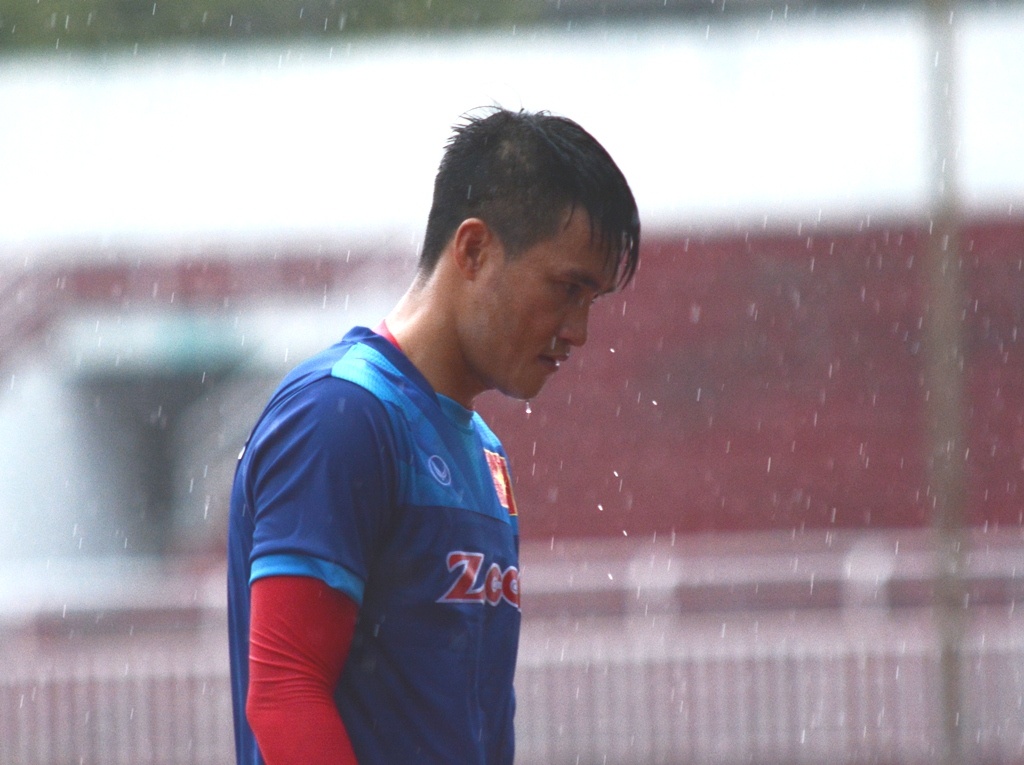 Tuyen Viet Nam hung tron con mua to o buoi tap dau tien hinh anh