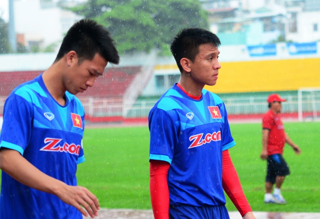 Tuyen Viet Nam chi con 2 cau thu dinh chan thuong hinh anh