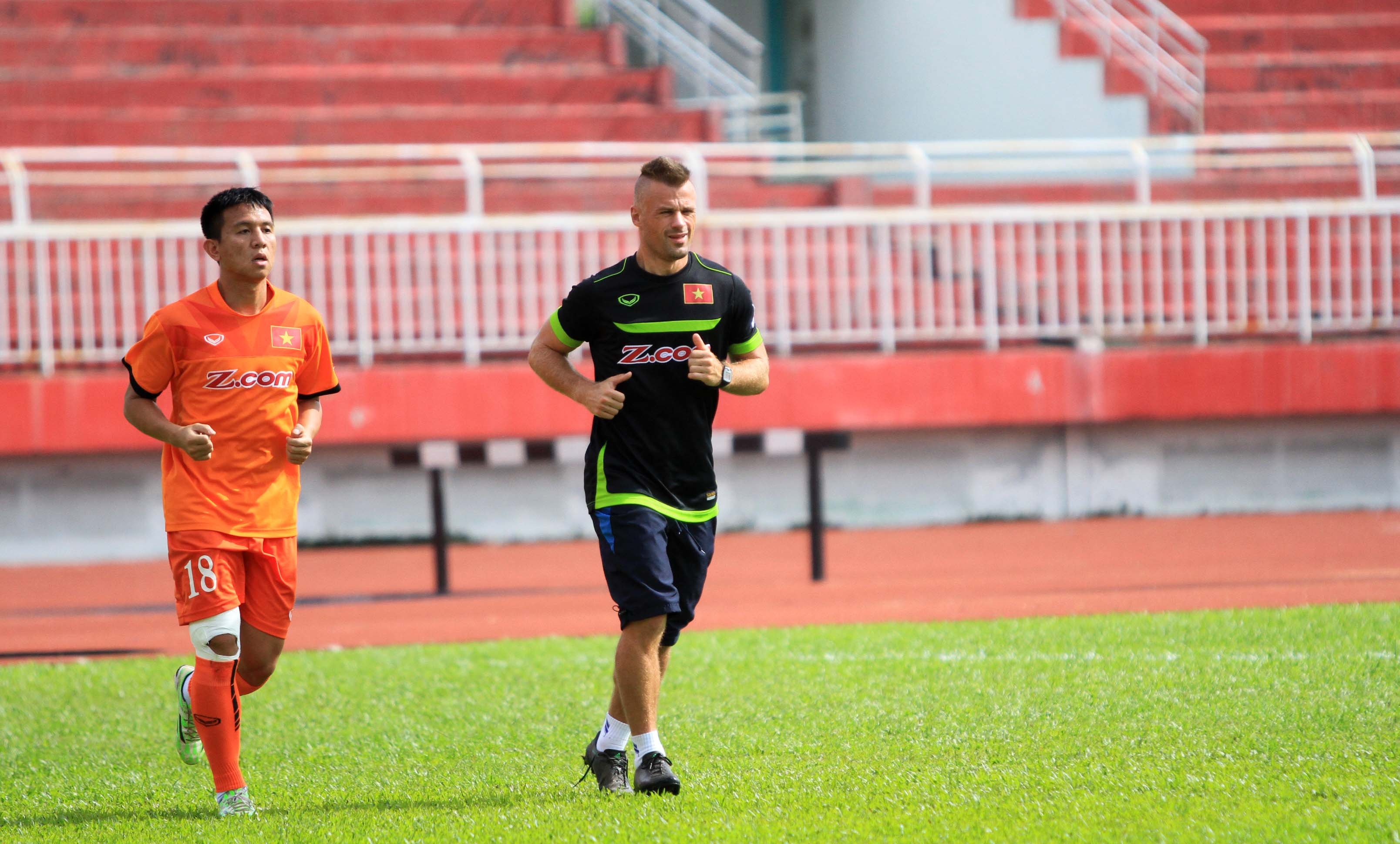 Tuyen Viet Nam tap sang 30/10 anh 1