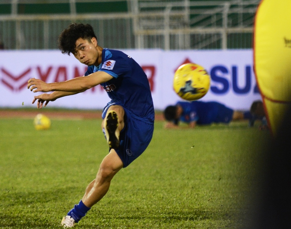 Cong Phuong tap da phat truoc tran gap Trieu Tien hinh anh