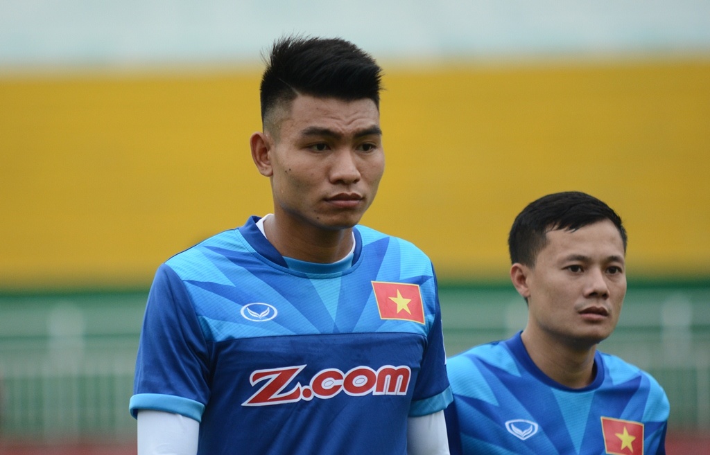 HLV Huu Thang trao doi chieu 12/10 anh 1