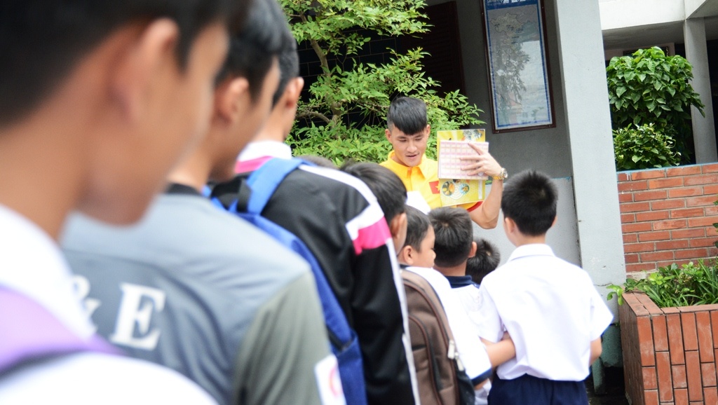 Tuyen Viet Nam tham lang tre SOS anh 3