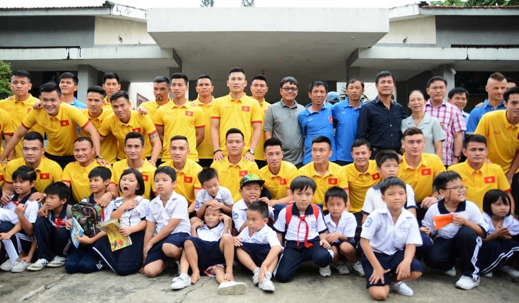 Tuyen Viet Nam tham lang tre SOS anh 1