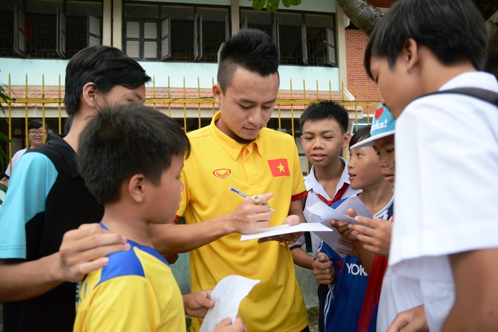 Tuyen Viet Nam tham lang tre SOS anh 2