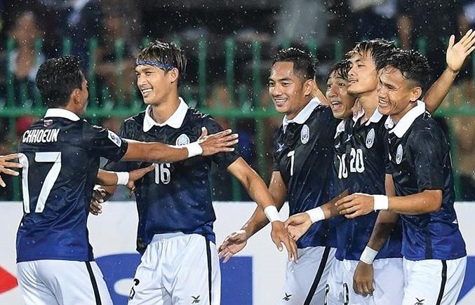 Campuchia cung bang Viet Nam tai AFF Cup hinh anh
