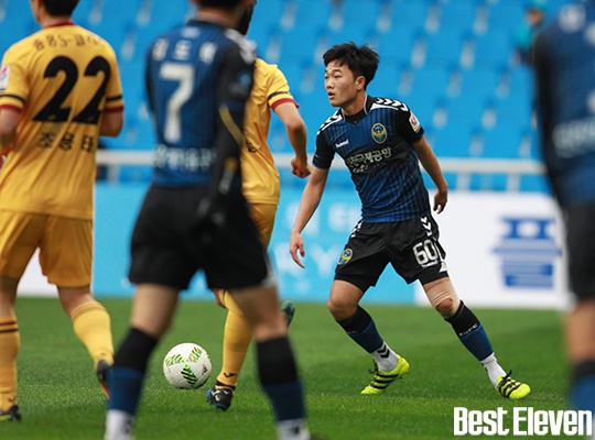 HLV Incheon khen Xuan Truong anh 1