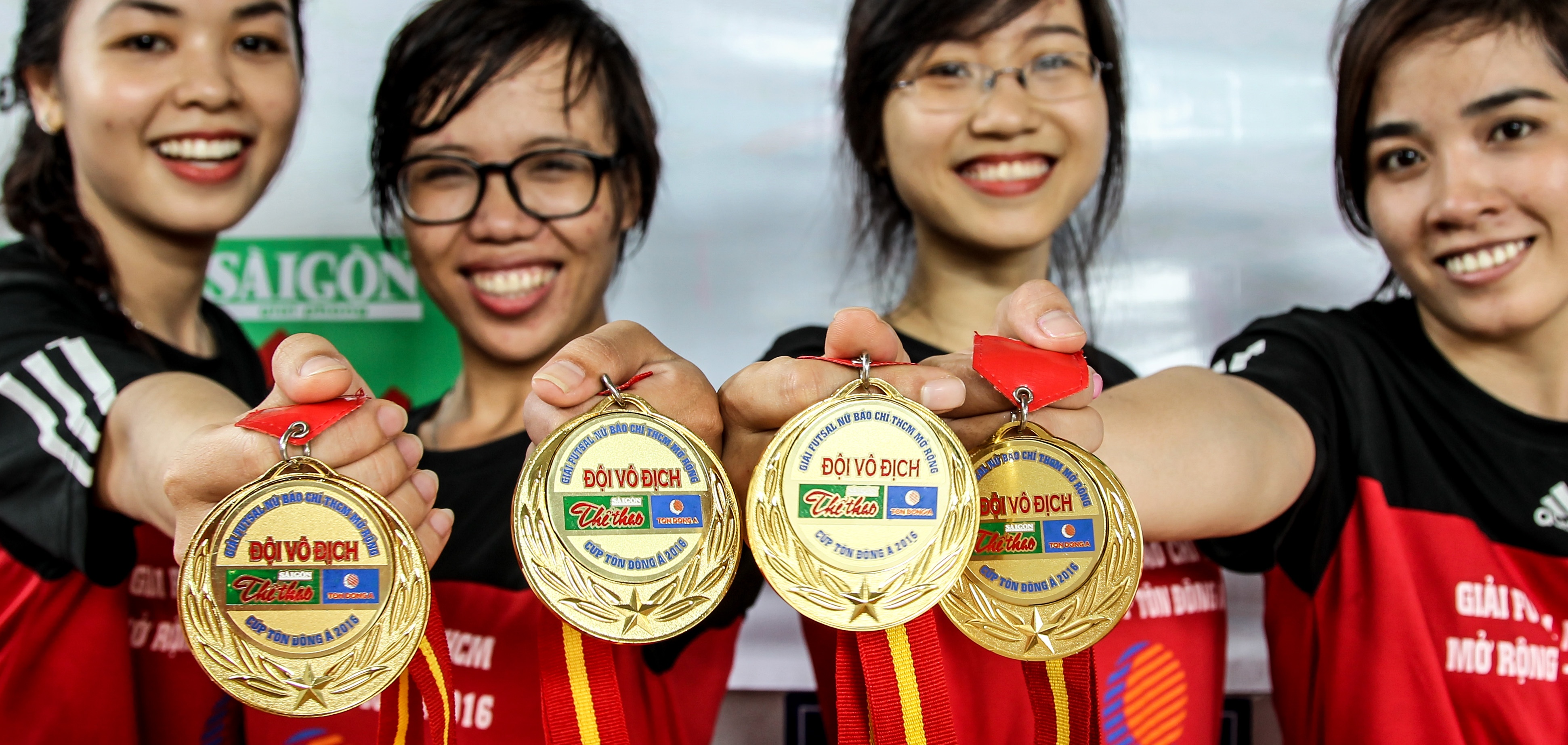 Ket thuc giai futsal bao chi TP.HCM 2016 hinh anh