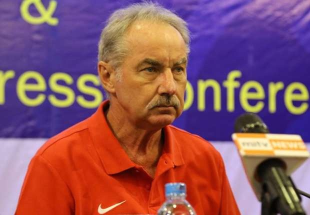 HLV Riedl: ‘Tren san nha, Viet Nam kho bi danh bai' hinh anh