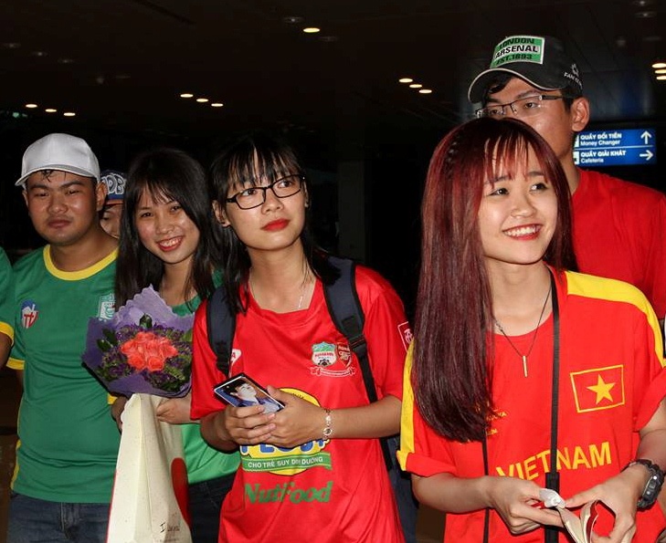 Người hâm mộ Cần Thơ đón ĐTVN ảnh 2 Nguoi ham mo Can Tho don DTVN anh 2