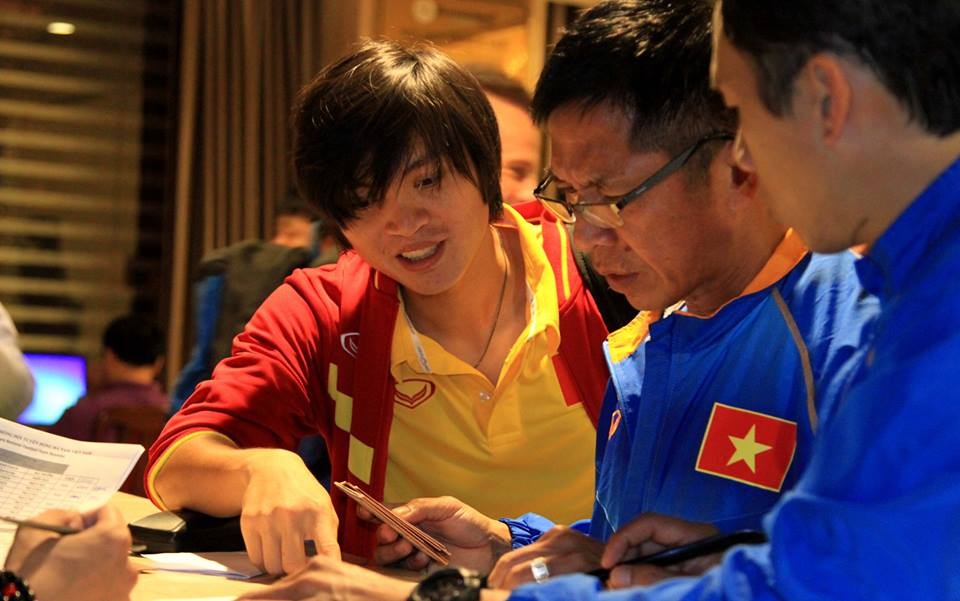 Người hâm mộ Cần Thơ đón ĐTVN ảnh 7 Nguoi ham mo Can Tho don DTVN anh 7