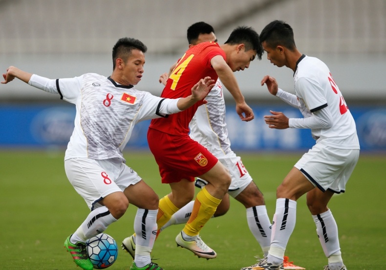 HLV Hoang Anh Tuan khen hoc tro sau tran hoa U22 Trung Quoc hinh anh