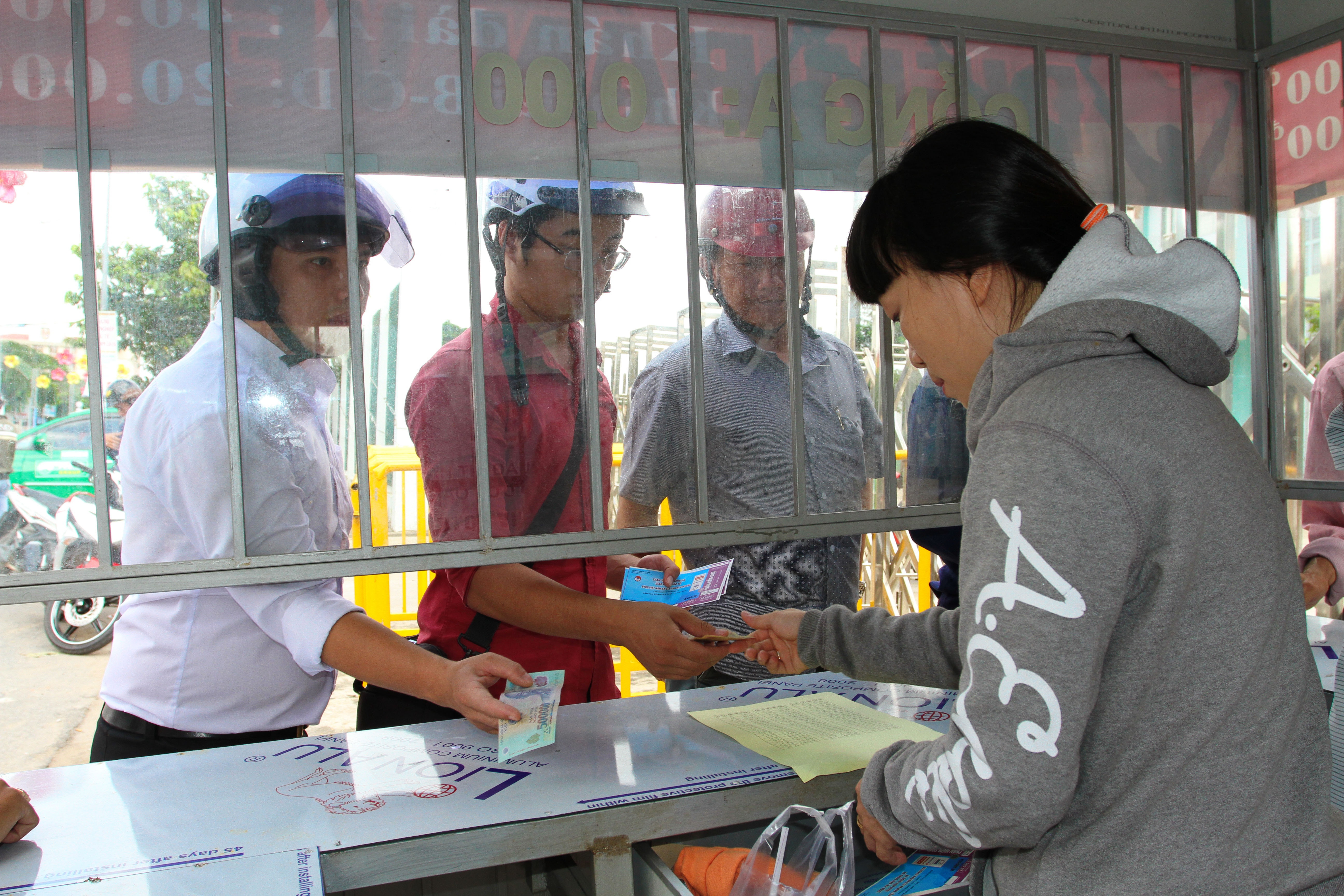 Tran Viet Nam vs Avispa Fukuoka anh 1