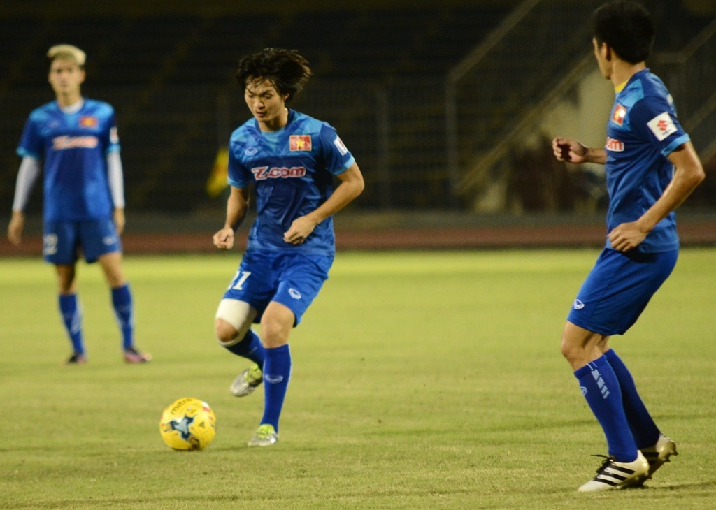 Tuyen Viet Nam tap chieu 10/11 anh 1