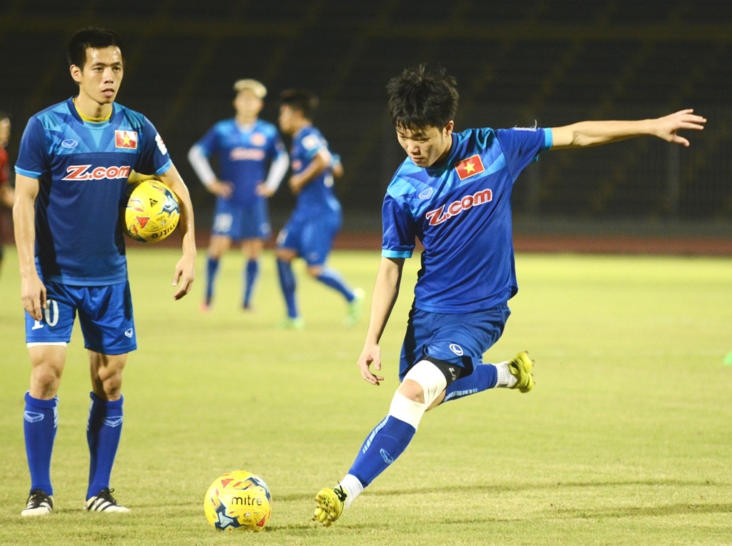 Tuyen Viet Nam tap chieu 10/11 anh 6