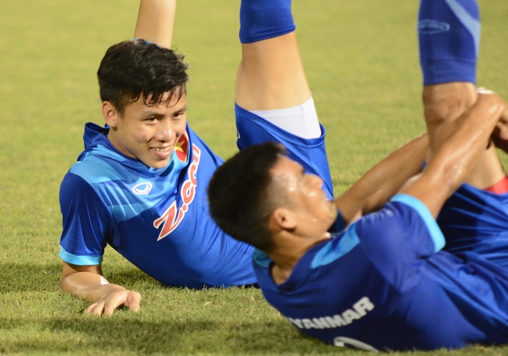 Hop bao tran Viet Nam vs Fukuoka anh 1