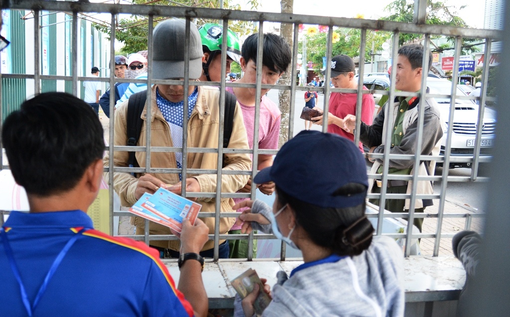 Ve tran Viet Nam len con sot anh 1