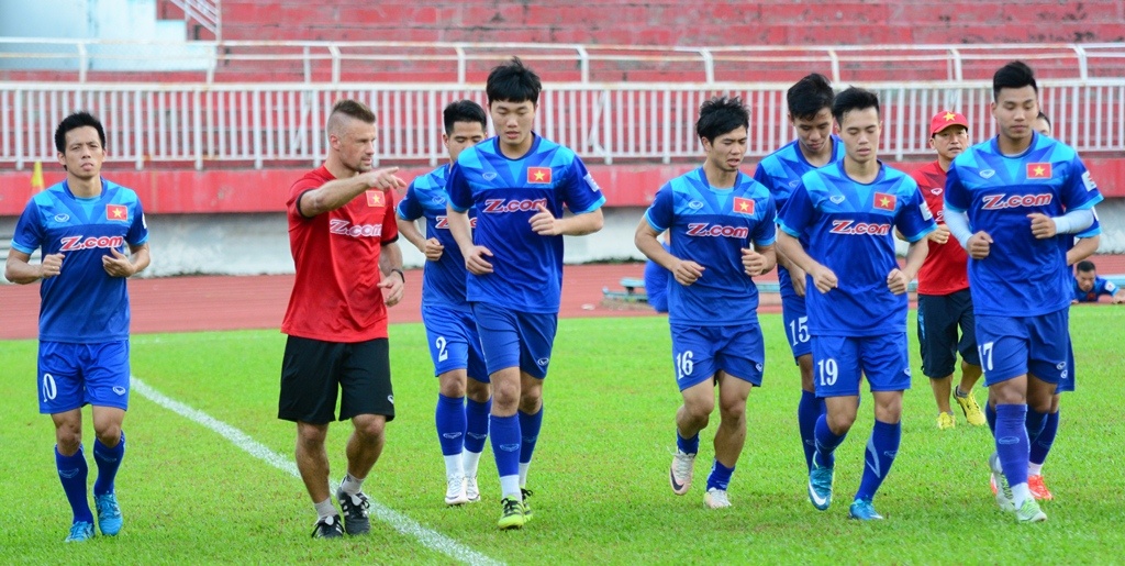 Tuyen Viet Nam tap chieu 13/11 anh 4