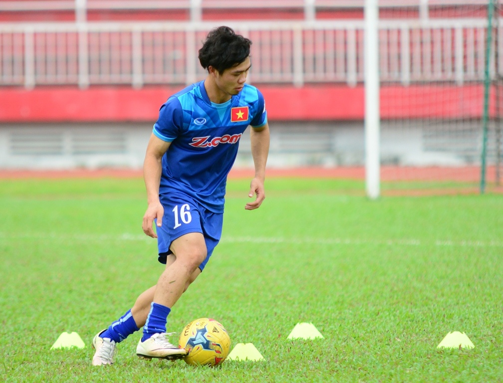 Tuyen Viet Nam tap chieu 13/11 anh 1