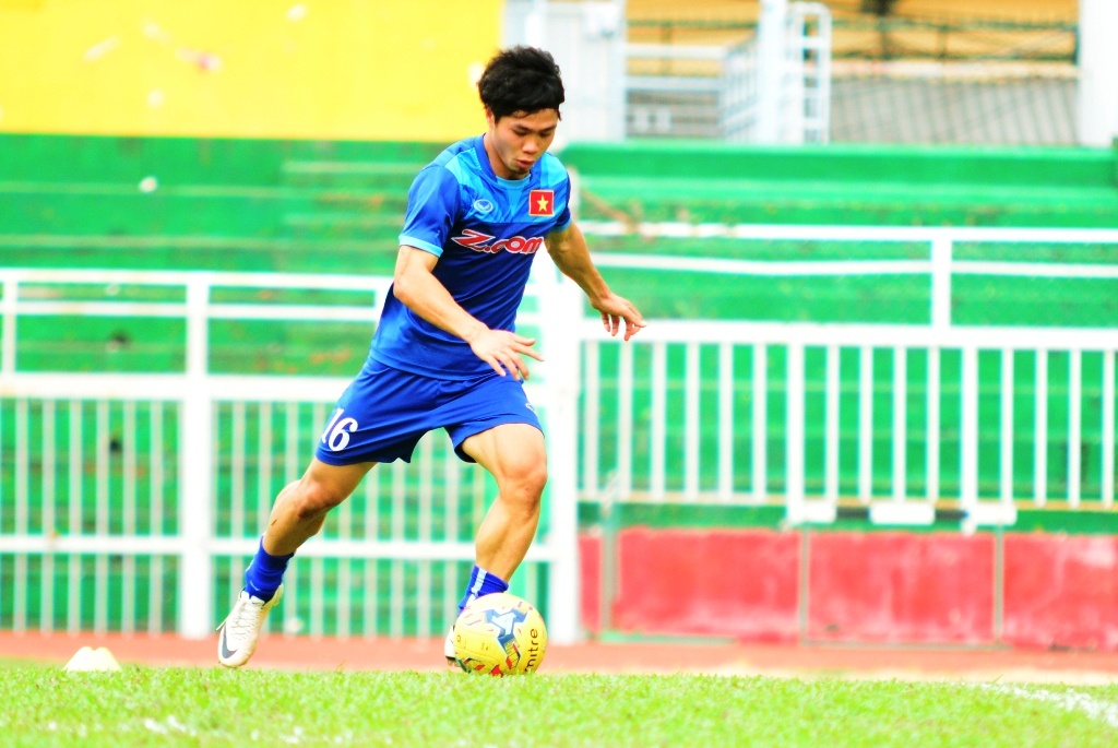 Tuyen Viet Nam tap chieu 13/11 anh 2