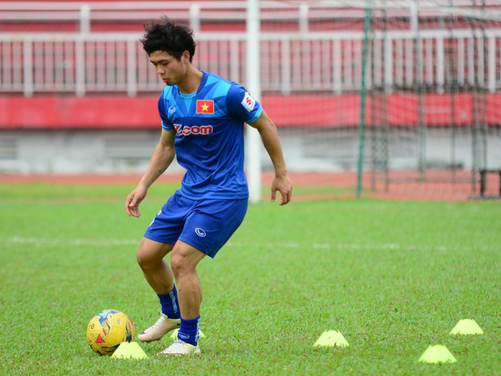 Cong Phuong lang le tap di bong, dut diem hinh anh