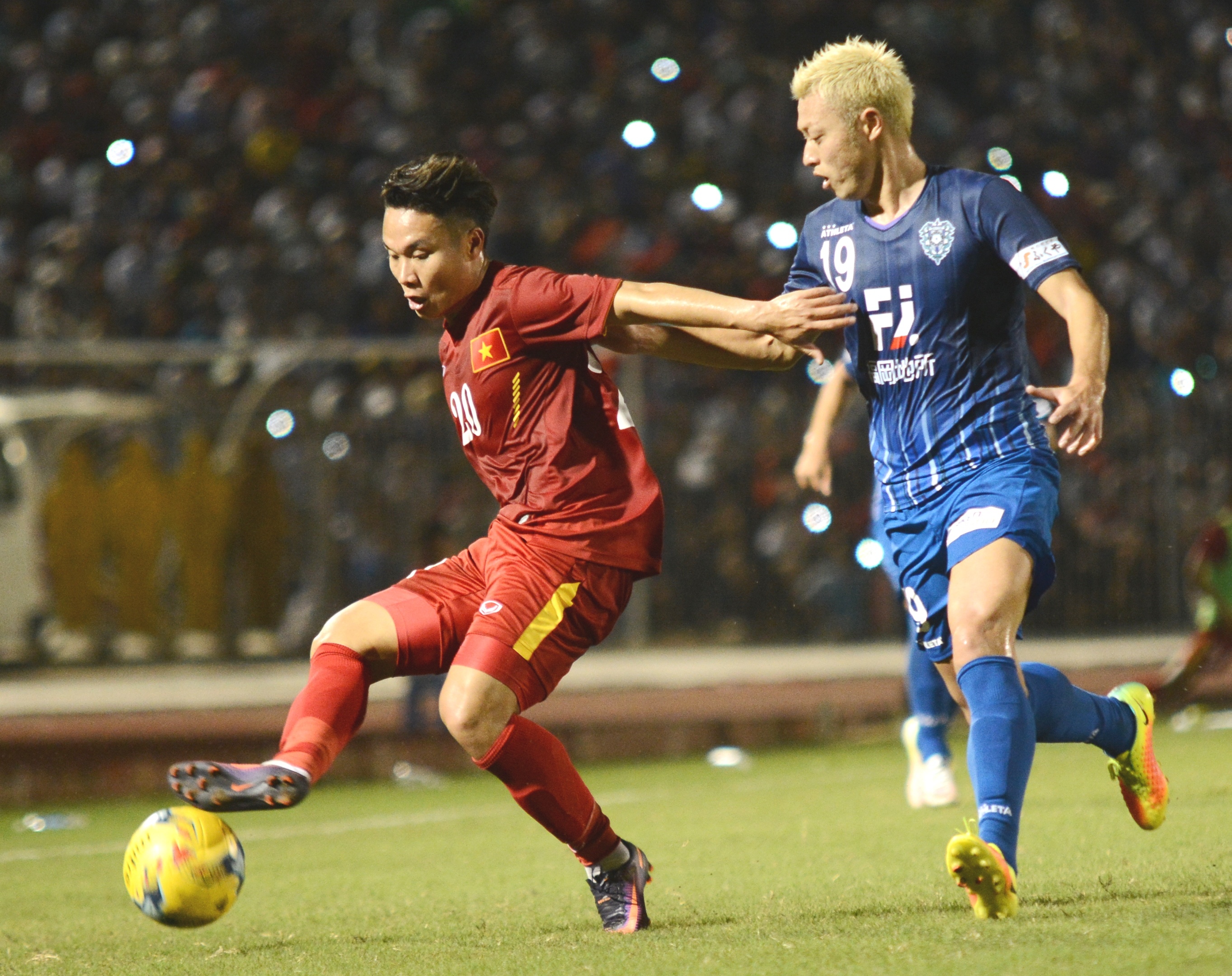 HLV Huu Thang co ly khi bo Huy Toan, giu Phi Son hinh anh