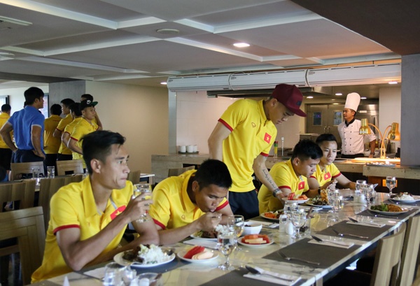 Tuyen Viet Nam tap tai Myanmar chieu 15/11 anh 8