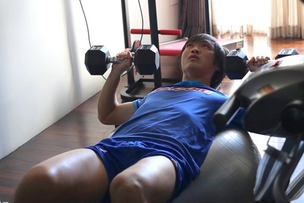 Yokohama FC dua Tuan Anh ve Nhat Ban tri thuong hinh anh