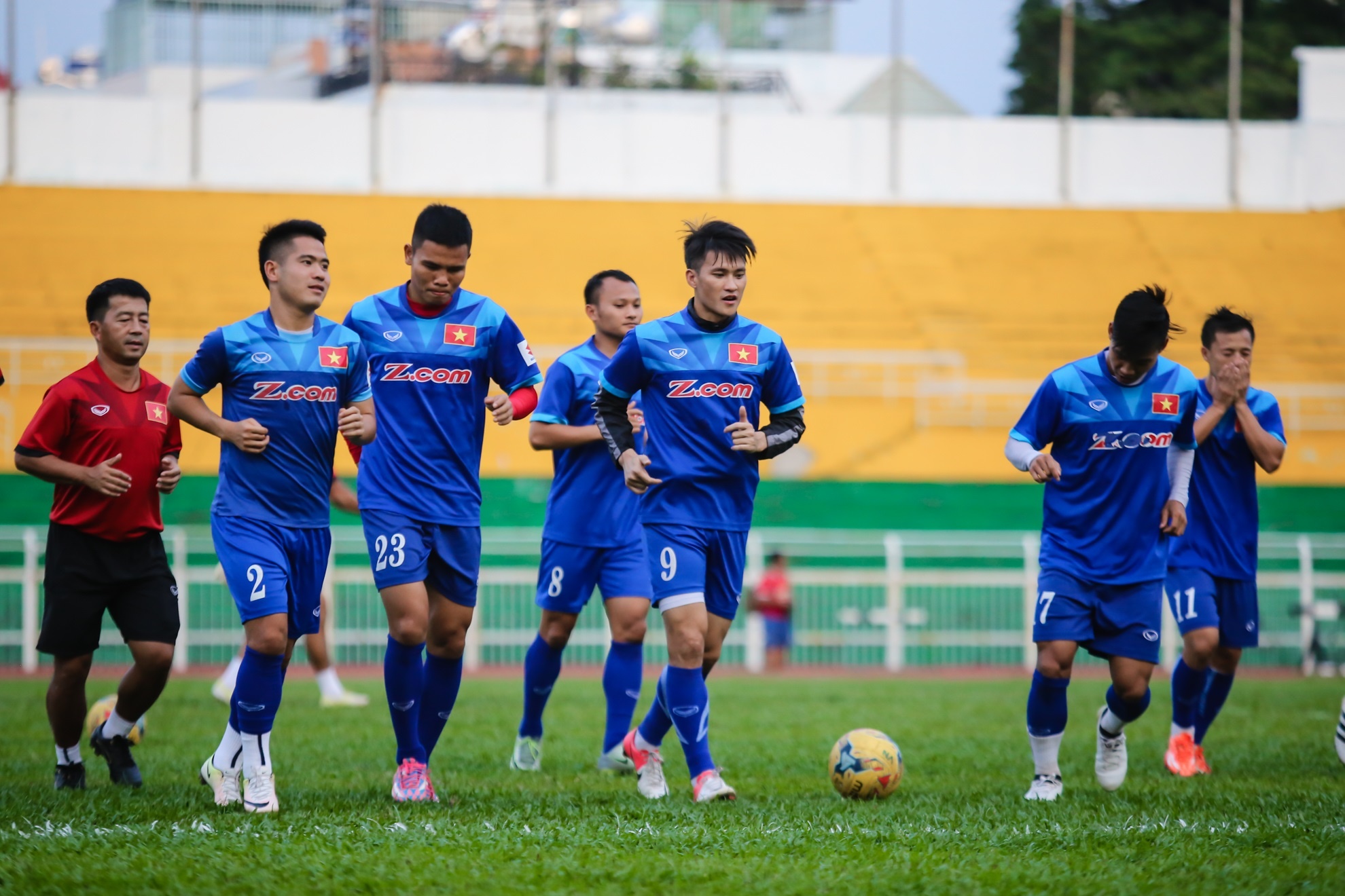 Tuyen Viet Nam tap chieu 28/11 anh 4