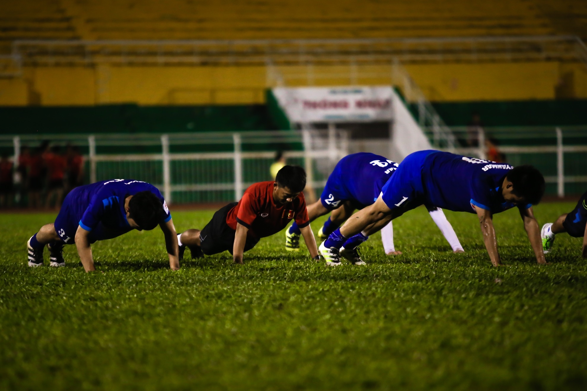 Tuyen Viet Nam tap chieu 28/11 anh 7