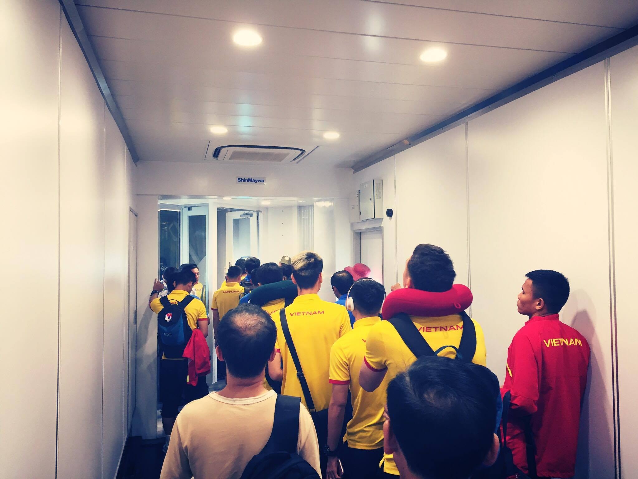 HLV Hữu Thắng nhớ nhà ảnh 1 HLV Huu Thang nho nha anh 1