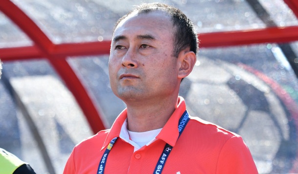 HLV Campuchia doa tu chuc vi hoc tro khong nghe loi hinh anh