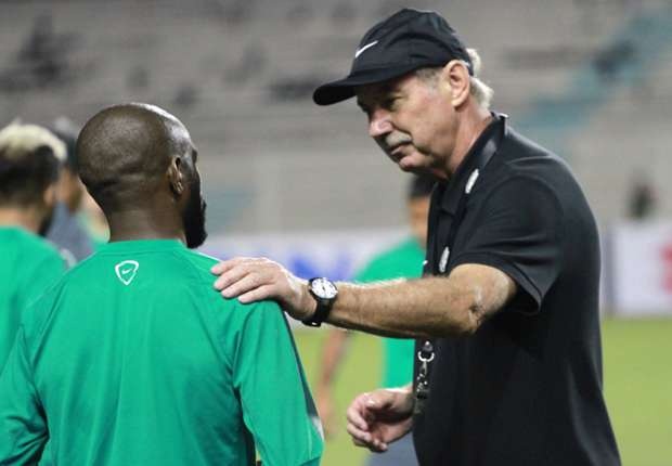 HLV Riedl tim duoc doi hinh toi uu de tiep Viet Nam hinh anh