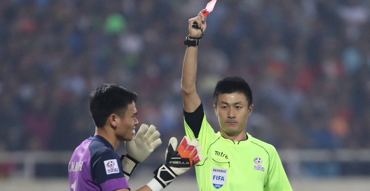 Nguyen Manh nhan the do do tra dua doi thu hinh anh