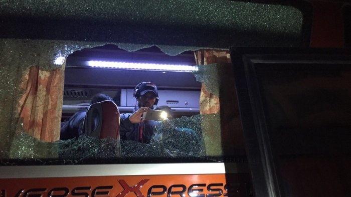 Xe cho tuyen Indonesia bi tan cong anh 6