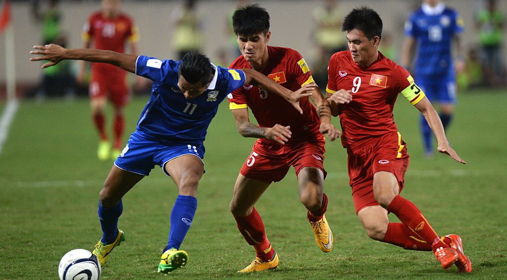 Vi sao bong da Thai Lan vuot xa Viet Nam? hinh anh
