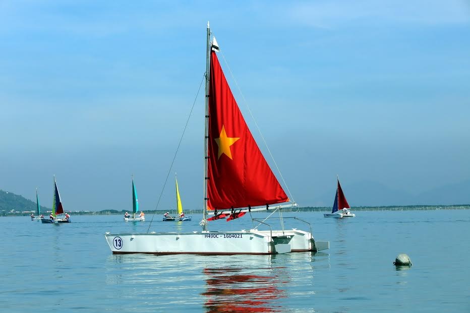 Ba Ria - Vung Tau to chuc giai dua thuyen buom quy mo hinh anh