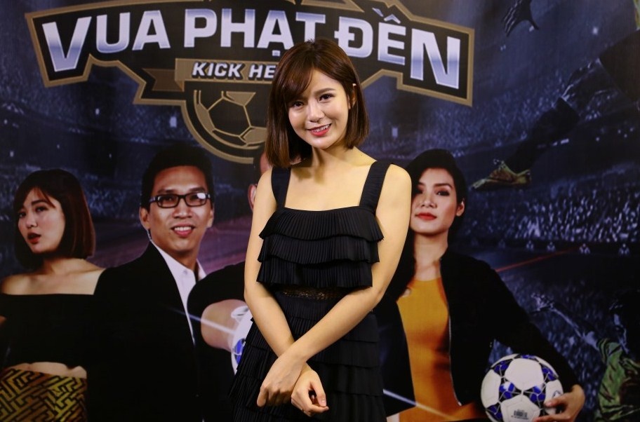 Tu Linh lam MC game show Vua phat den hinh anh