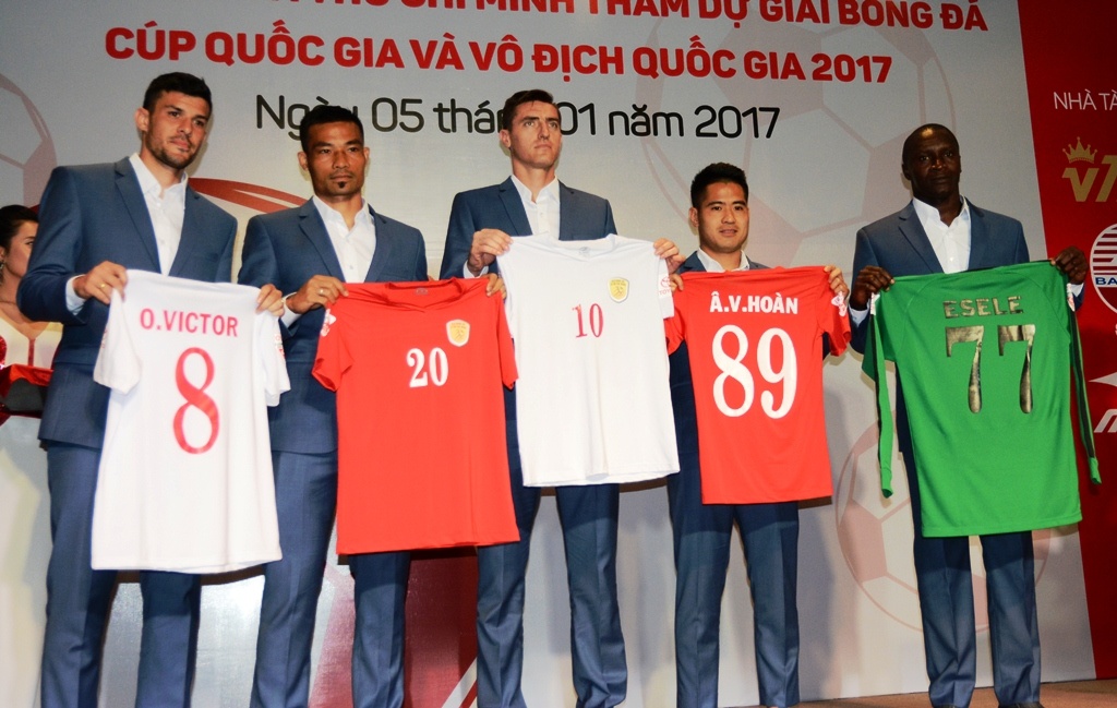 Cong Vinh lam chu tich CLB TP.HCM anh 3