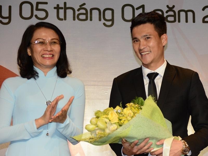Cong Vinh lam quyen Chu tich CLB TP.HCM hinh anh