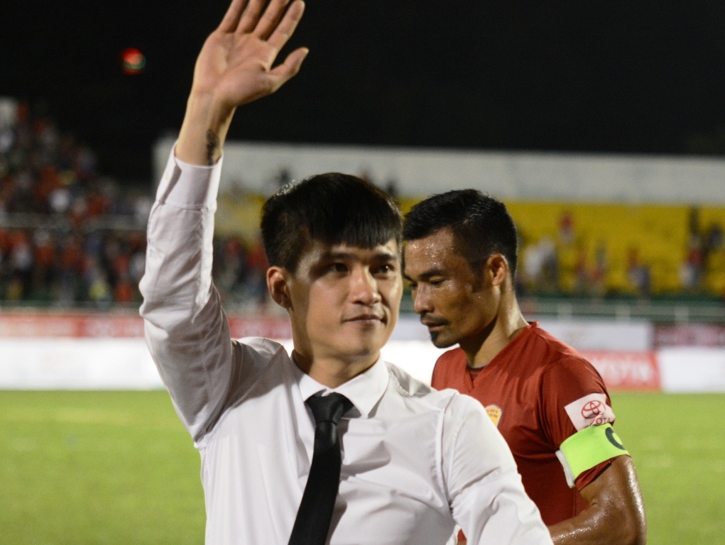 Cong Vinh chia vui cung cau thu TP.HCM anh 3