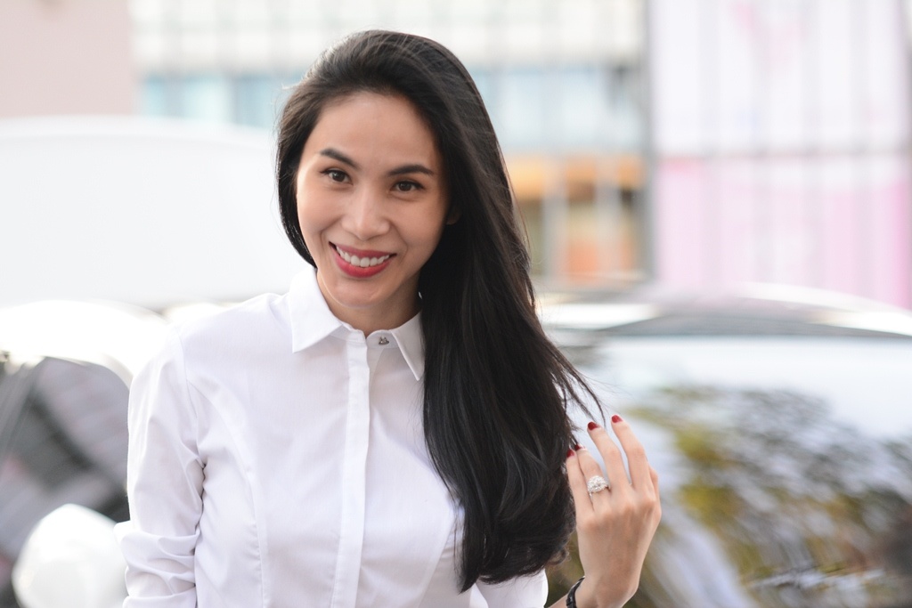 Cap vo chong Cong Vinh - Thuy Tien anh 1