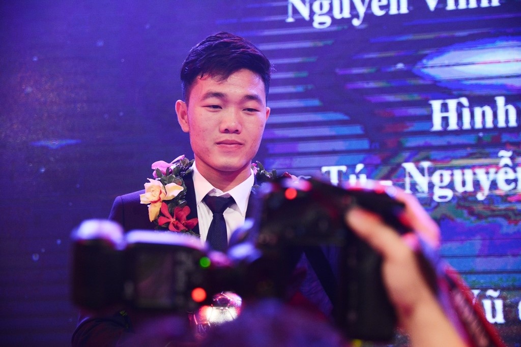 Ngay mai Xuan Truong chinh thuc ra mat Gangwon FC hinh anh