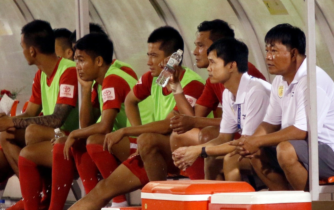 Doi bong TP.HCM tru luong cau thu vi hanh dong xau hinh anh